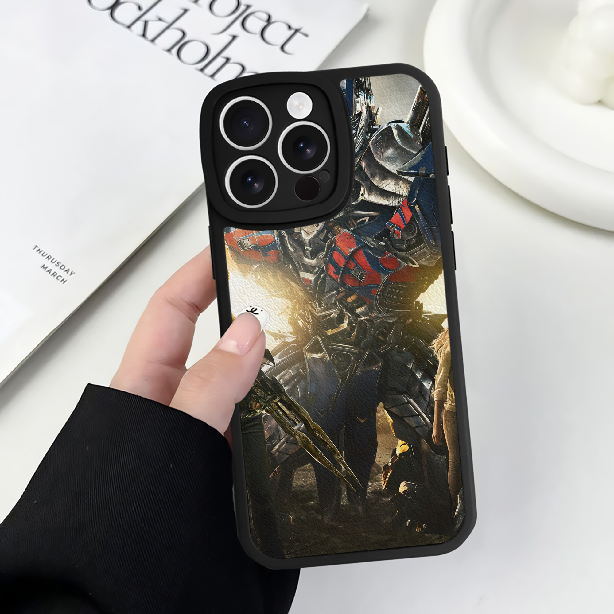 （画像用） Transformers トランスフォーマー 【iPhone 16シリーズ対応】シリコンスマホケース（レザー調） 材質：シリコン